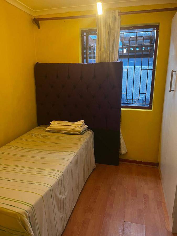 Entire holiday apartment, Vb Accomodation (Station Home) in Cape Town, Western Cape