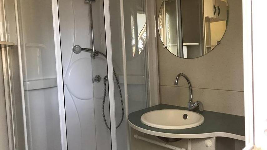 Camping pour 2 personnes, avec terrasse ainsi que piscine et vue à Ramatuelle - 2