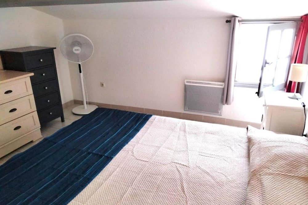 Apartamento entero, Cozy 50m² Apartment – 6 min from the beach, private parking & air conditioning in Saintes-Maries-de-la-Mer, Region de Arles