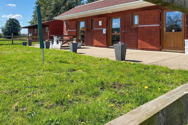 Cabin for 2 people, with hot tub and yard, with pets in Sherwood Forest