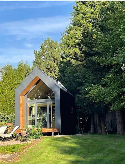Chalet pour 2 personnes, avec Balcon et Jacuzzi ainsi que Terrasse et Jardin