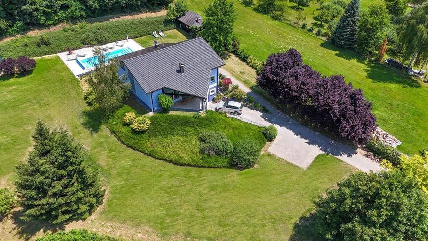 Ferienhaus für 10 Personen, mit Terrasse und Garten sowie Pool und Ausblick