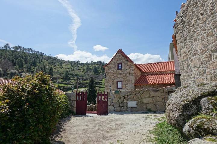 Casa rural para 8 pessoas, com vista e jardim em Seia