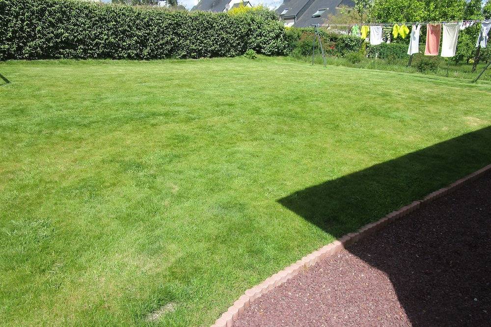 House close to the sea, shops and hiking trails. in Pordic, Côte de Goëlo