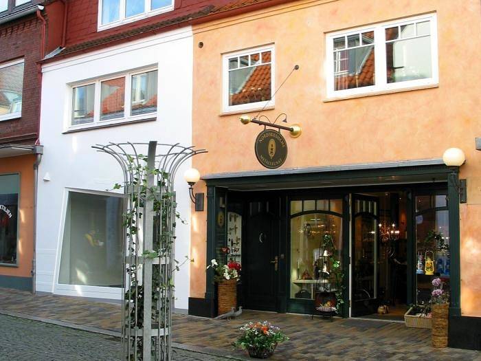 Ganze Ferienwohnung, Ferienwohnung Altstadtflair - Ferienwohnung-3-Räume-Altstadtflair - 01 in Husum Hafen, Husum