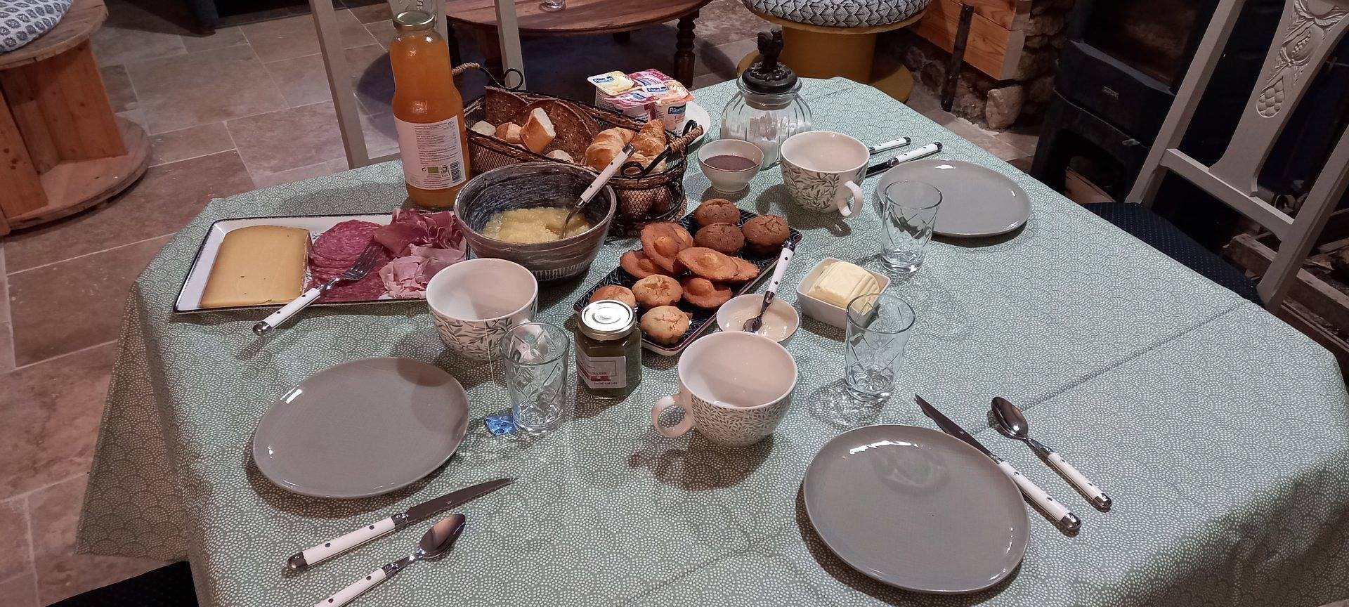 Chambres d'hotes Un R' de Jardin - Chambre Terracotta in Château-Landon, Seine-et-Marne