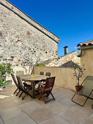 Gîte pour 4 personnes, avec terrasse et vue à Salasc