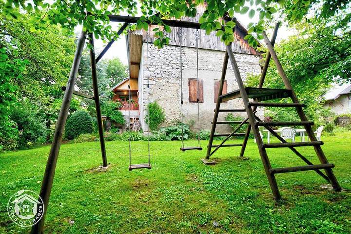 Location de vacances pour 4 personnes, avec jardin et balcon dans Curienne