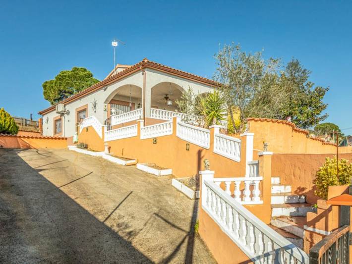 Casa de vacaciones para 6 personas, con piscina además de terraza y jardín, Se admiten mascotas - 1