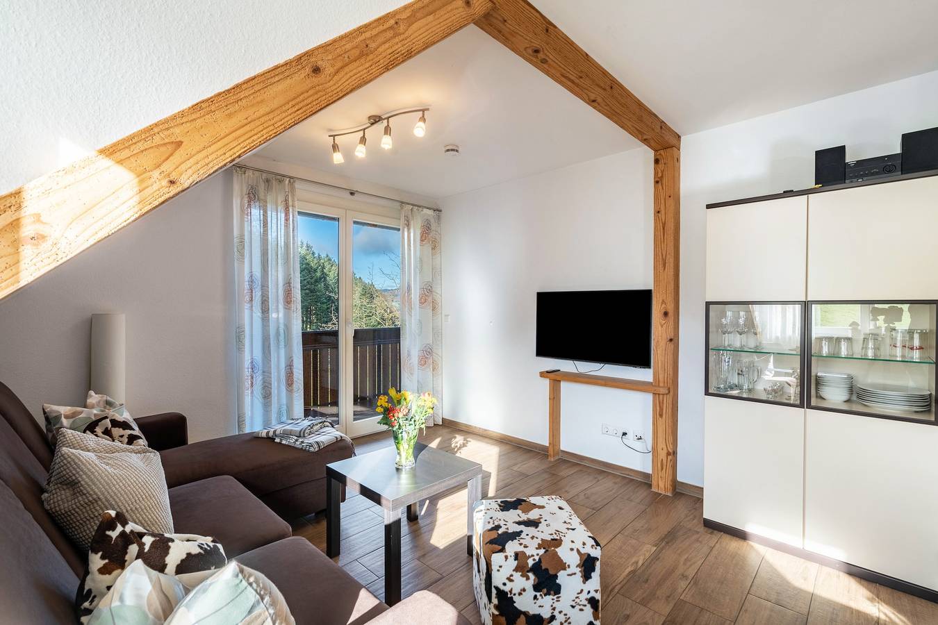Ganze Wohnung, Ferienwohnung Heuboden" mit gemeinsamer Terrasse, Gemeinschaftsgarten und Wi-Fi in Winden im Elztal, Südschwarzwald