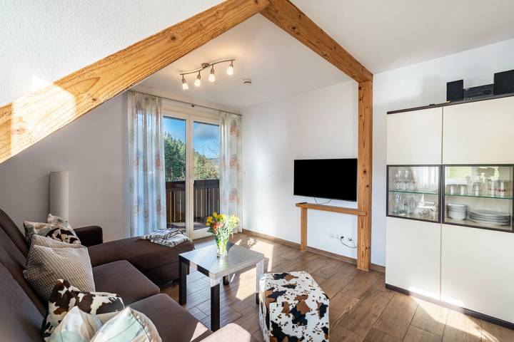 Geheel appartement, Appartement 'Ferienwohnung Heuboden' met gedeeld terras, gedeelde tuin en Wi-Fi in Winden im Elztal, Zuidelijk Zwarte Woud