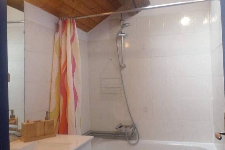 Location de vacances pour 2 personnes, avec jardin et piscine à Villette-sur-Ain - 4