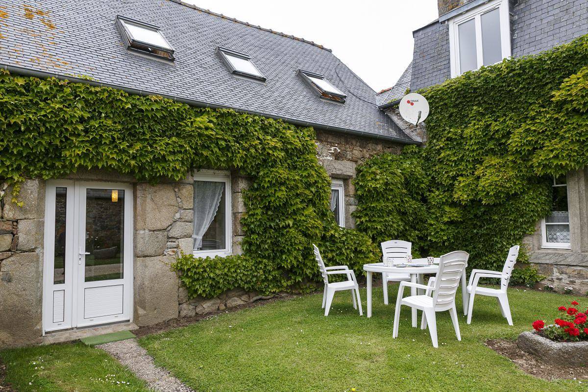 Le Tourot de droite in Plougrescant, Rosa Granitküste