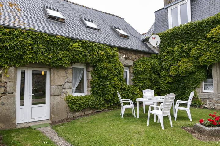 Gîte pour 4 personnes, avec terrasse et jardin à Plougrescant - 3