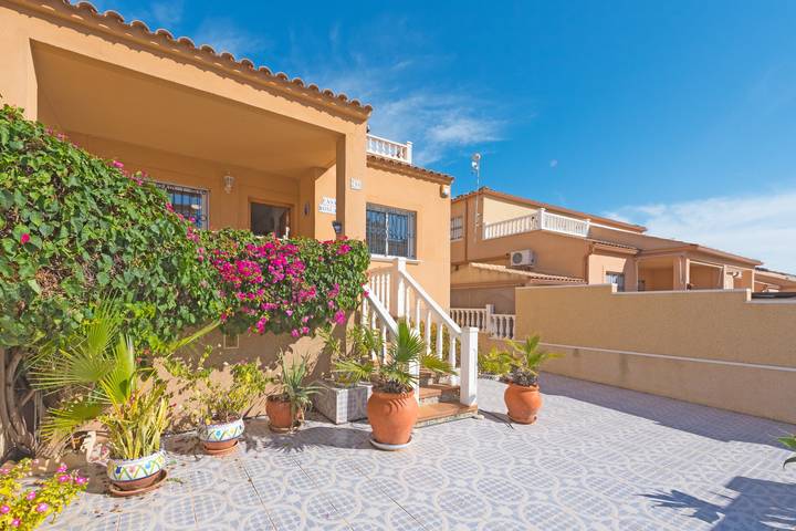 Vakantiehuis voor 6 personen, met Tuin en Kinderzwembad in Orihuela Costa