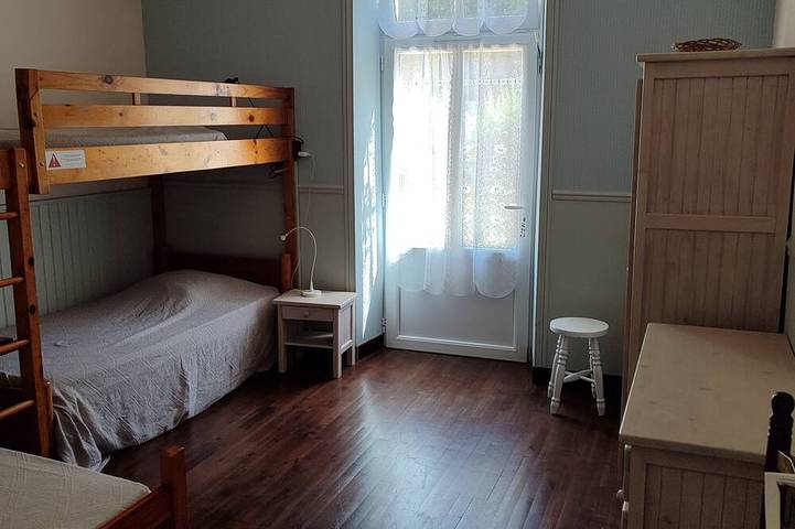 Gîte pour 7 personnes, avec terrasse et jardin à Rédené - 3