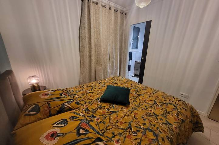 Apartamento entero, Proche Centre Ville, Appartement Pour 6 Voyageurs Comprenant 3 Suites in Châlons-en-Champagne, Marne