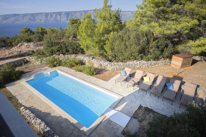 Villa pour 8 personnes, avec terrasse ainsi que balcon/terrasse et piscine à Stari Grad - 2