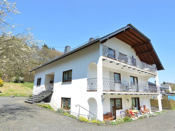 Ferienwohnung für 6 Personen, mit Balkon und Terrasse sowie Garten