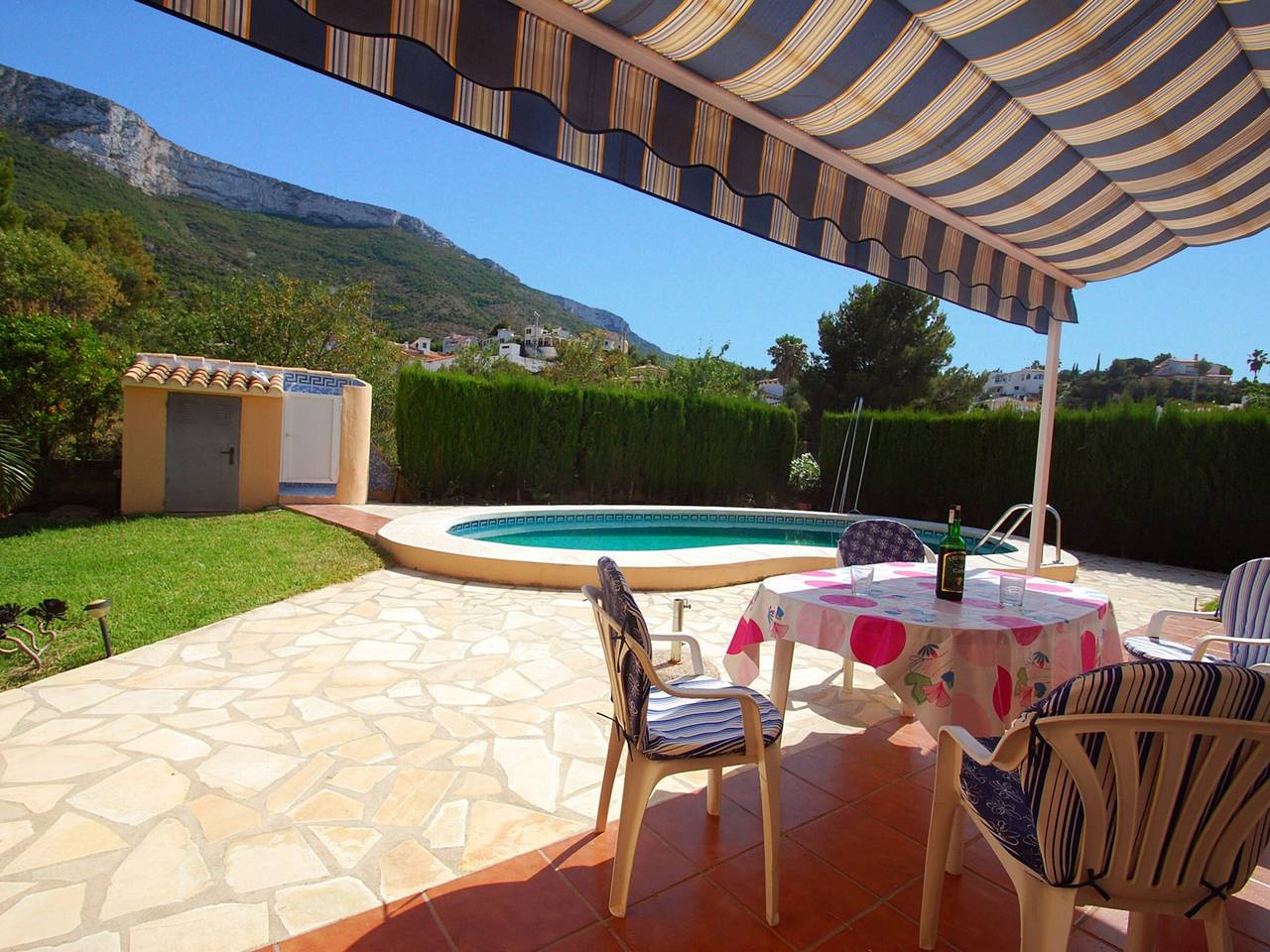 Villa en Denia para 6 personas con piscina privada, jardín, cerca del mar y centro. in Monte Pego, Dénia