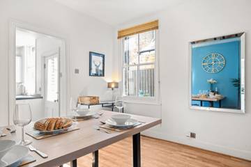 Holiday Rental for 9 People in Kingston upon Thames, London, Photo 2