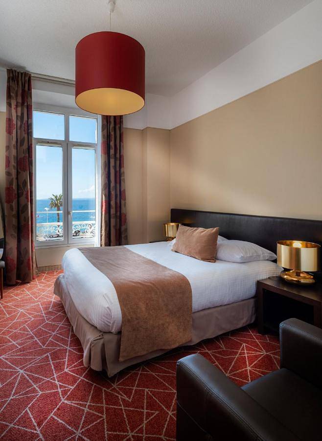 Hôtel pour 2 personnes, avec terrasse et vue dans Casino De Saint Raphael - 2