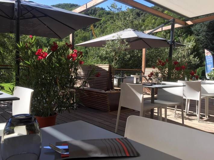 Location de vacances pour 3 personnes, avec terrasse et vue ainsi que sauna et piscine à Meyras - 2