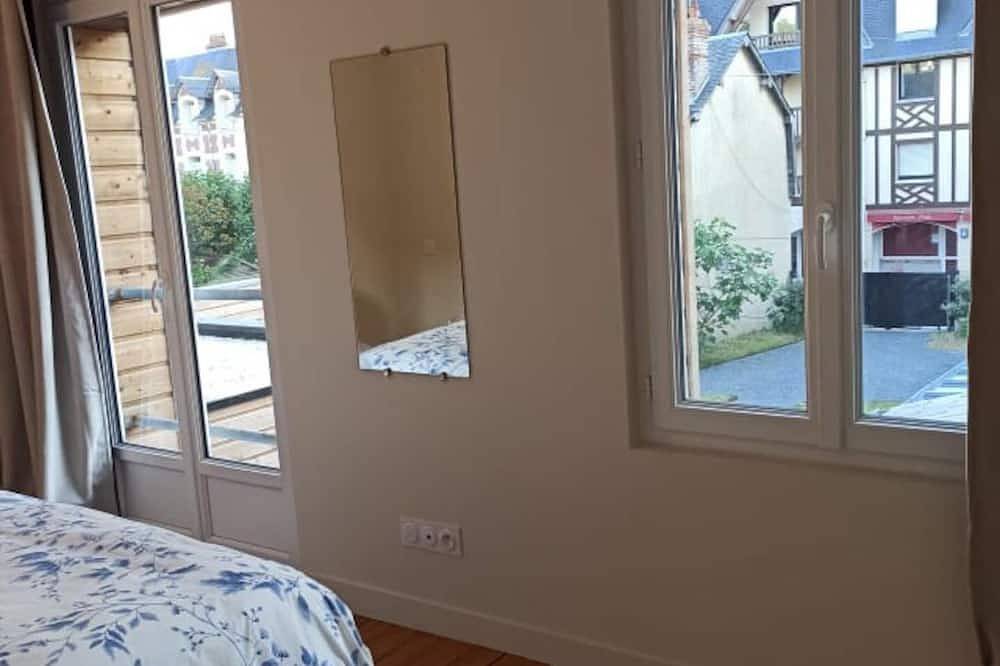 House at the foot of the shops and 200 metres from the beach in Blonville-sur-Mer, Lisieux region