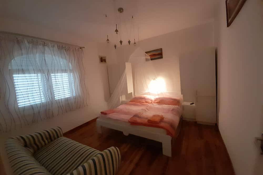 Ganze Wohnung, Gemütliches ruhiges Appartment  im Winter und Sommer am Fuße des Berg Badacsony in Badacsonytomaj, Balaton