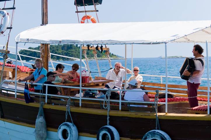 Tente pour 4 personnes, avec piscine ainsi que bassin pour enfant et jardin en Croatie - 4