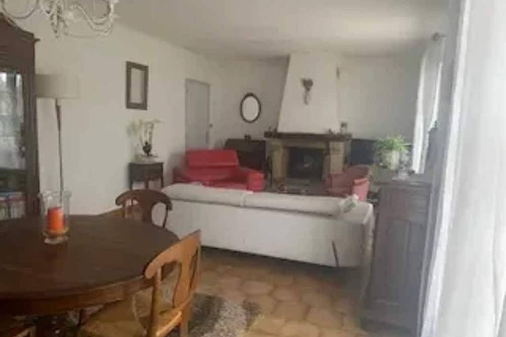 Homerez - Family Villa with Pool in Milhaud - 100 m² in Milhaud, Nimes region
