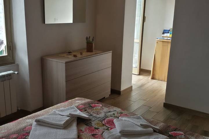 Entire apartment, Apartment between lemon and olive trees with sea view Citra code in La Spezia (City), La Spezia