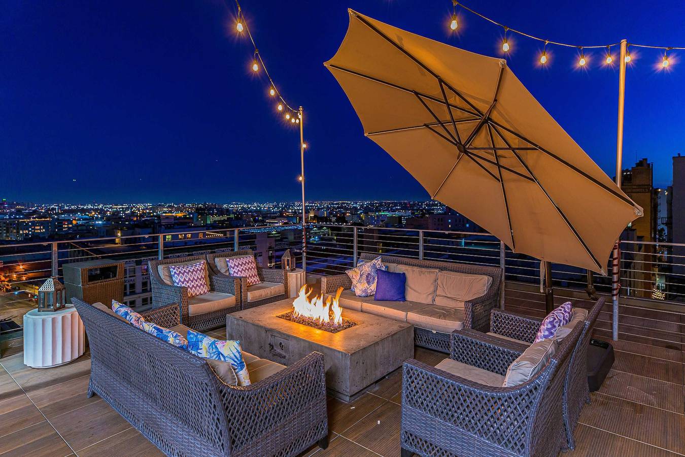 Entire apartment, Stylish Deluxe 1Br At Hwh by Oneluxstay in Los Angeles, Los Angeles County