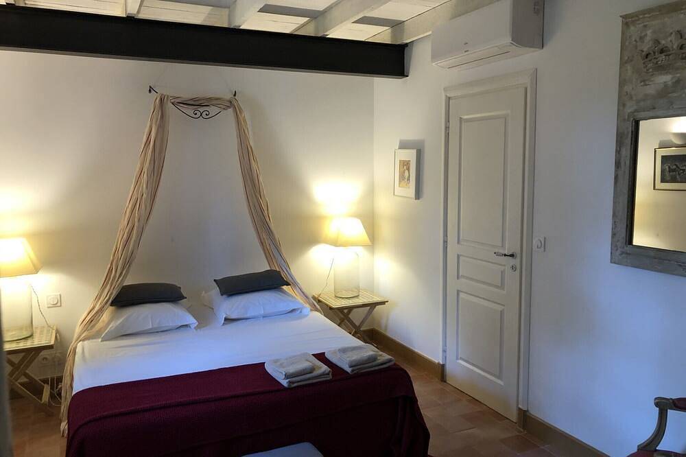 Magnifique Gîte Pour 6 Personnes, Entièrement Équipé in Sarrians, Vaucluse