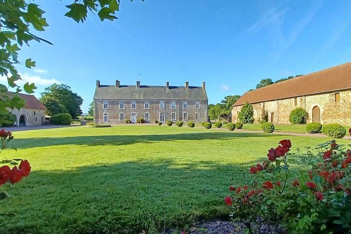 Location de vacances pour 12 personnes, avec jardin et jacuzzi à Millières