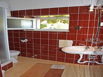 Vacation Rental for 4 Guests in Bol, Split-Dalmatia, Picture 4