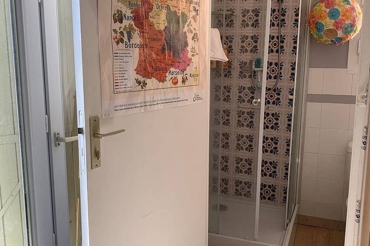 Apartamento entero, Independent studio + garden/pool on request in Venelles, Region de Aix-en-Provence