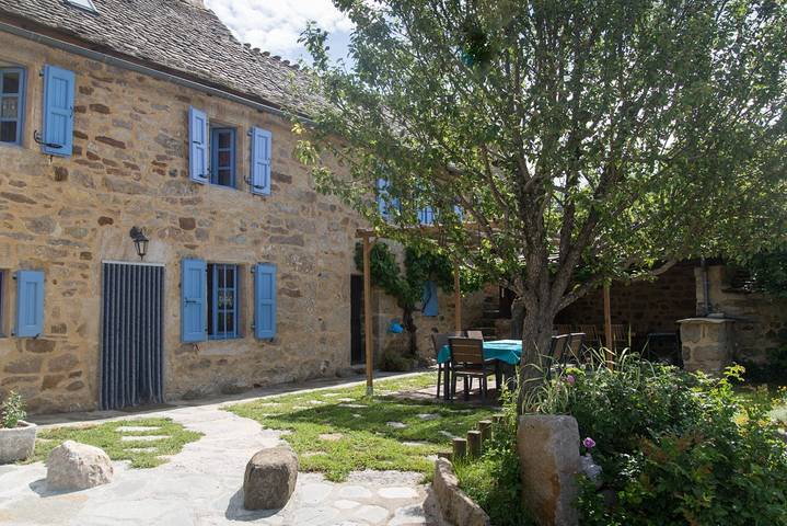 Gîte pour 8 personnes, avec terrasse et jardin, animaux acceptés