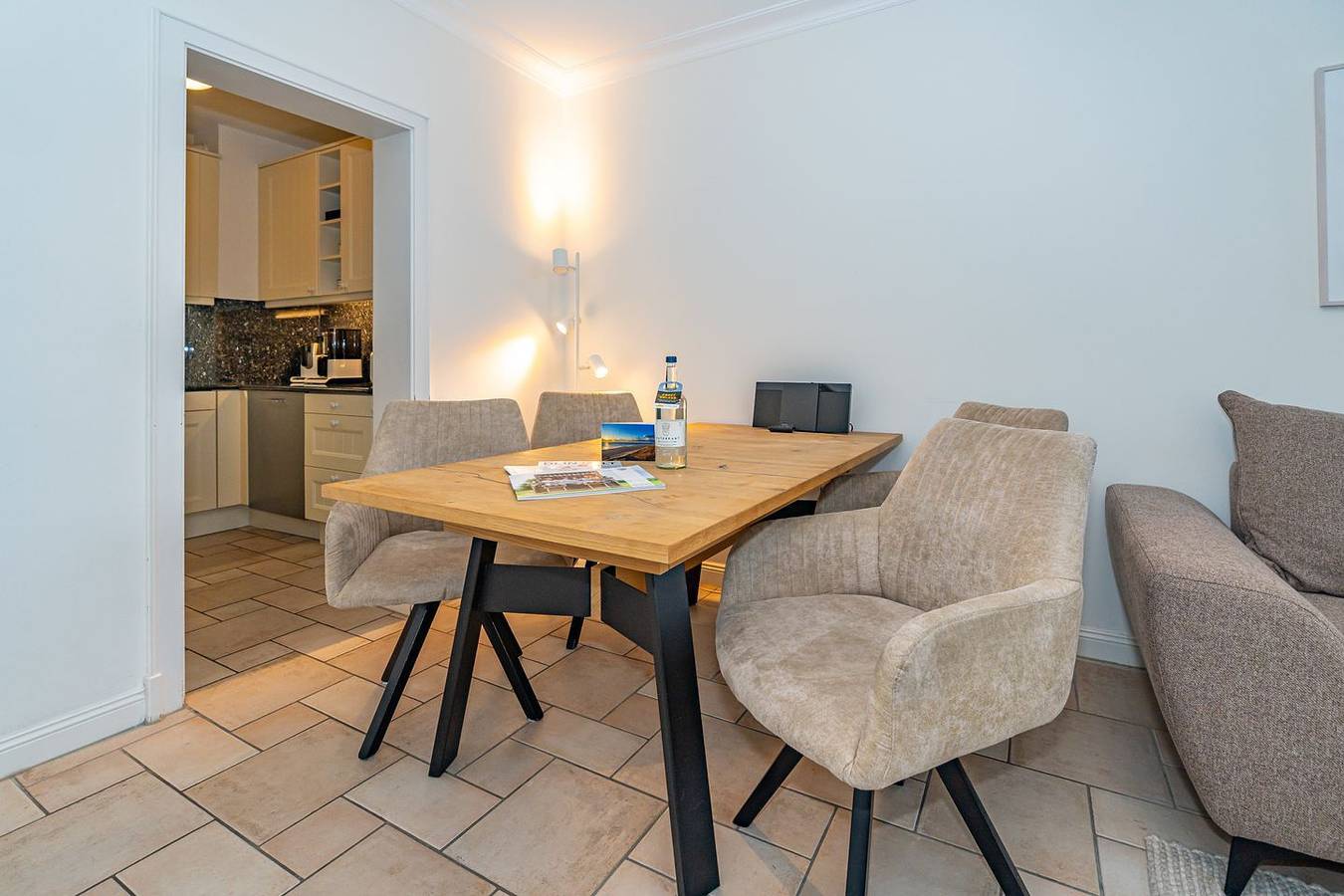 Ganze Wohnung, 3-Zimmer-Ferienwohnung für bis 4 Personen mit Balkon. in Westerland, Sylt (Gemeinde)