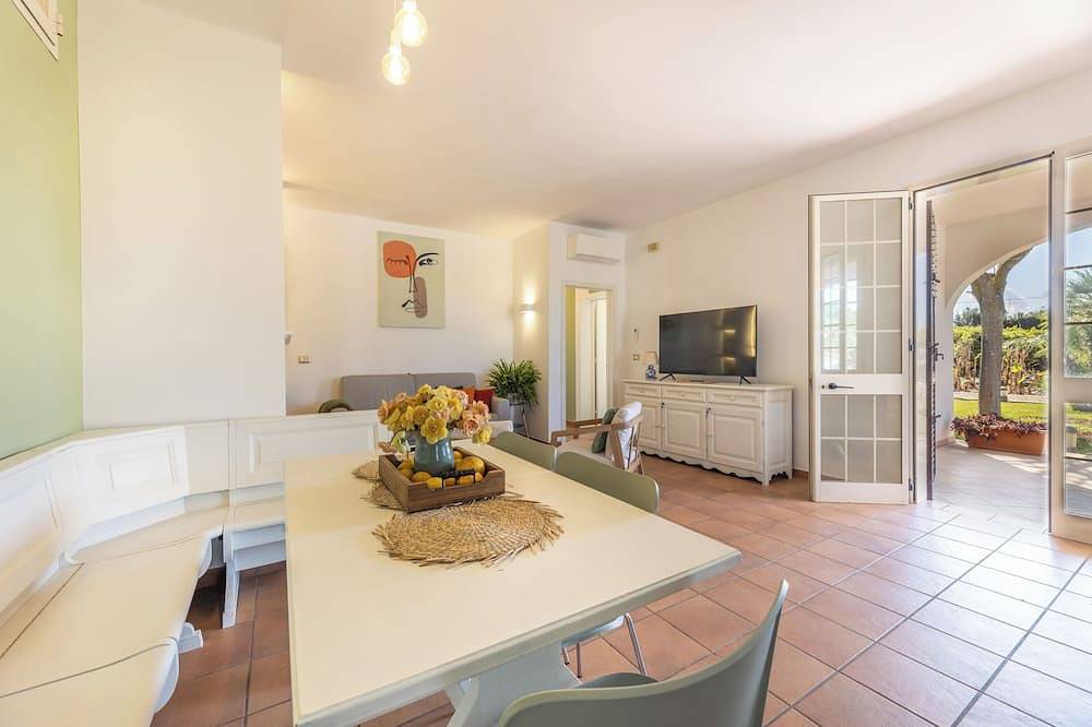 Exclusive villa with swimming pool surrounded by greenery in Baia Verde, Gulf of Taranto