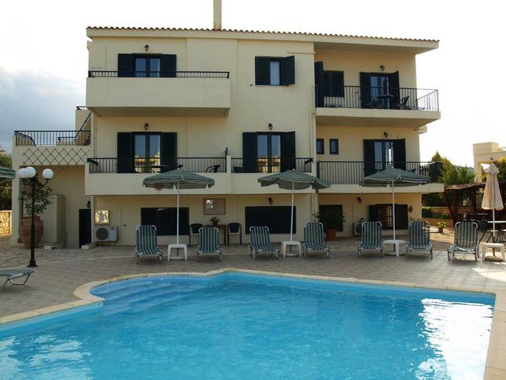 Gîte pour 3 personnes, avec piscine ainsi que vue et jardin dans Almirida - 4