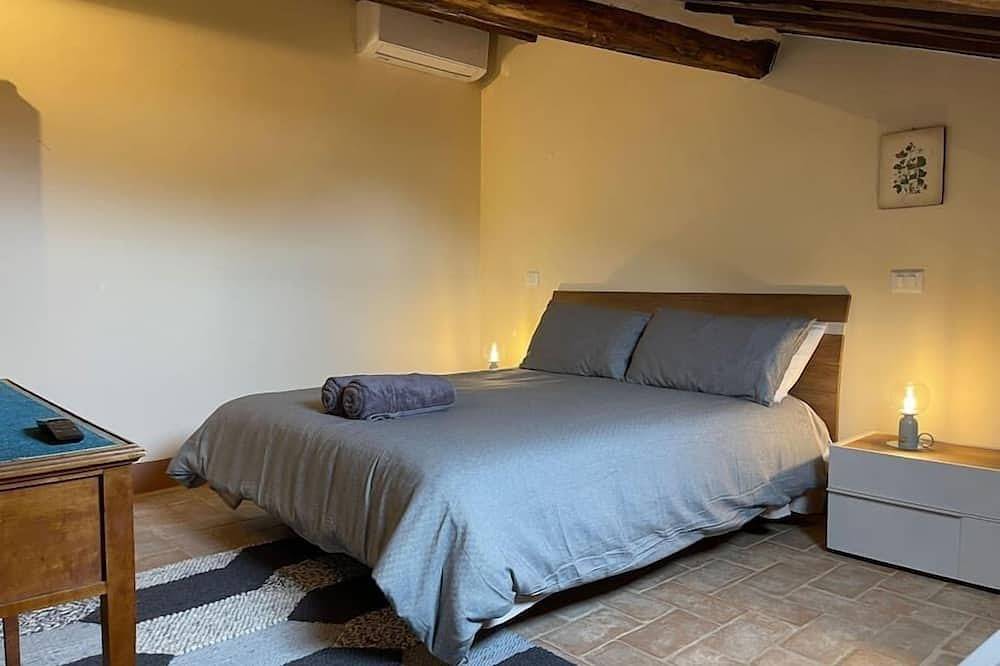 Entire apartment, 2 King Bed, 2 Full Bathroom Apartment in Città della Pieve, Umbria - Tuscany in Città della Pieve, Perugia Province