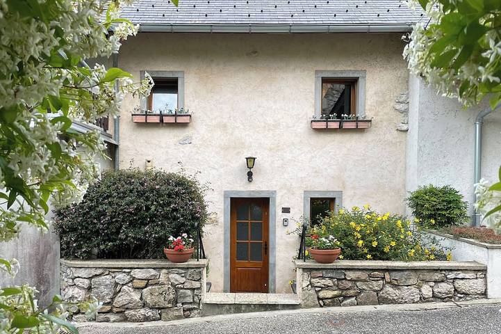 Gîte pour 5 personnes, avec terrasse et jardin dans La Chapelle-du-Mont-du-Chat