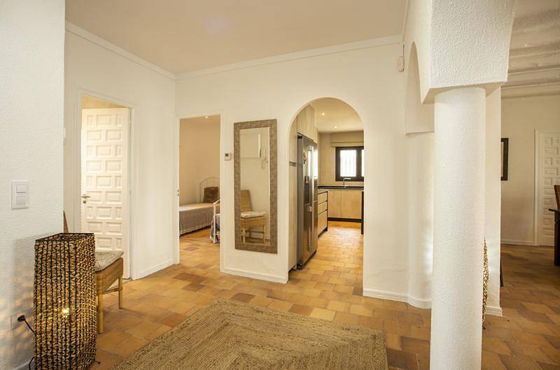 Fantastique villa au canal avec 5 chambres , piscine et amarre. in Empuriabrava, Haut-Ampurdan