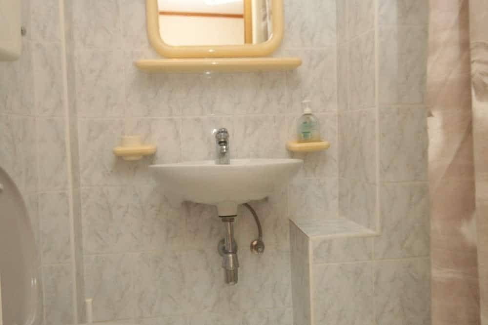 Ganze Wohnung, Studio Appartement mit Klima Komiza, Vis (As-2431-c) in Komiza, Vis