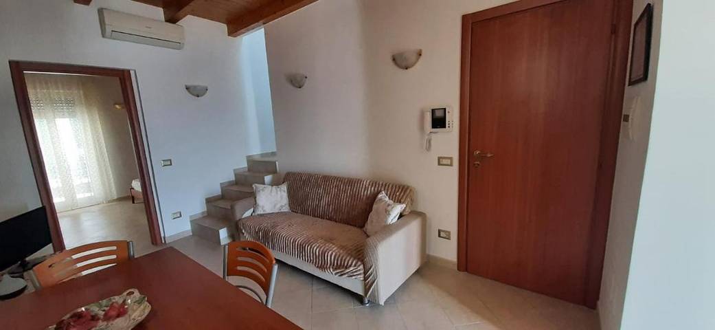 Gîte pour 3 personnes, avec terrasse et vue, animaux acceptés à Scaletta Zanclea