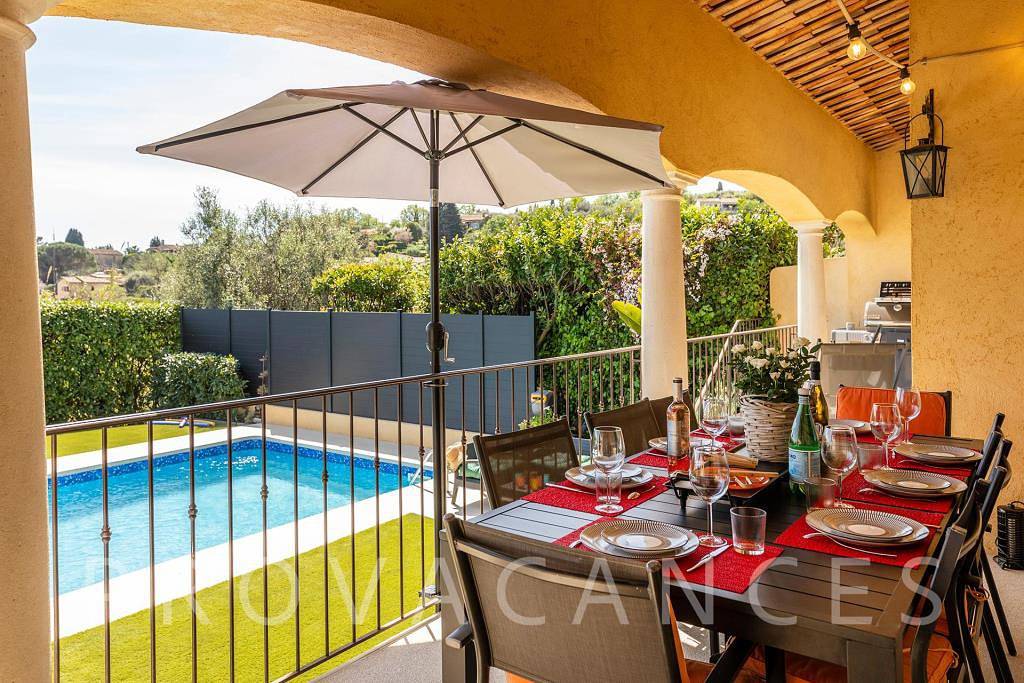 Lovely holiday home with pool in Le Rouret in Le Rouret, Région de Cannes
