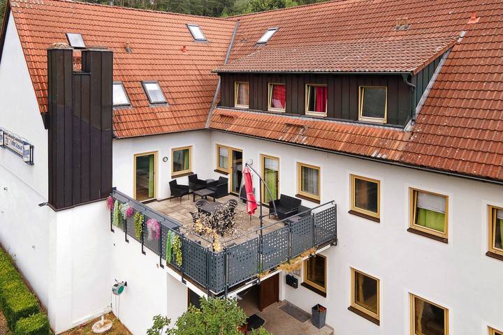 'Zimmer 18' mit Privatterrasse, Gemeinschaftsgarten und Wlan in Markt Erlbach, Romantische Straße