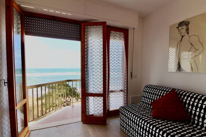 Ferienwohnung für 3 Personen, mit Balkon/Terrasse und Meerblick in Italien - 2