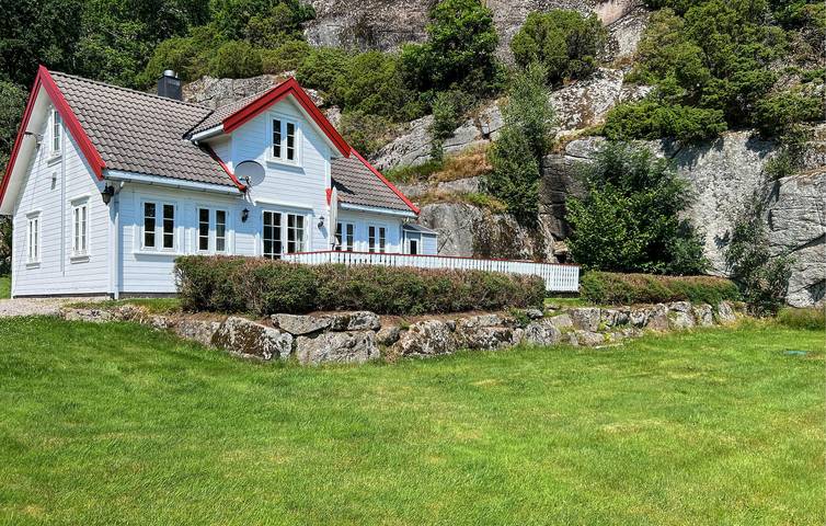 Ferienhaus für 8 Personen, mit Garten in Lyngdal